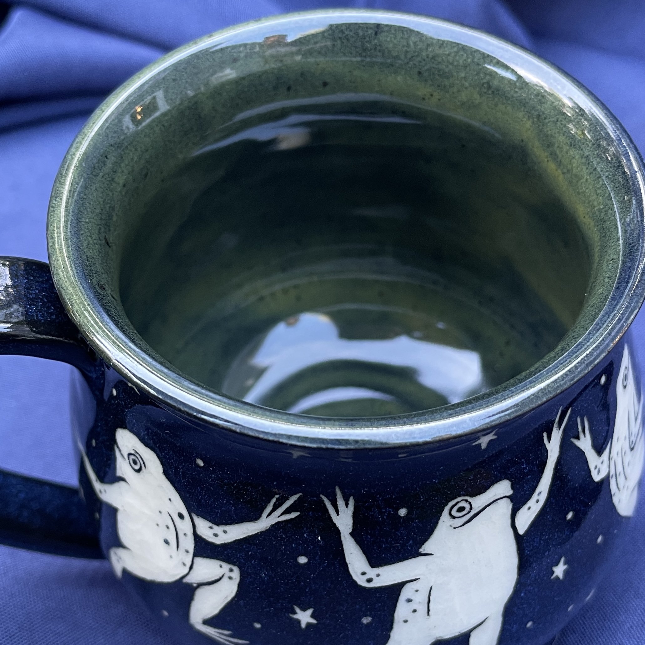 cauldron mug dancing frogs a 8.jpg
