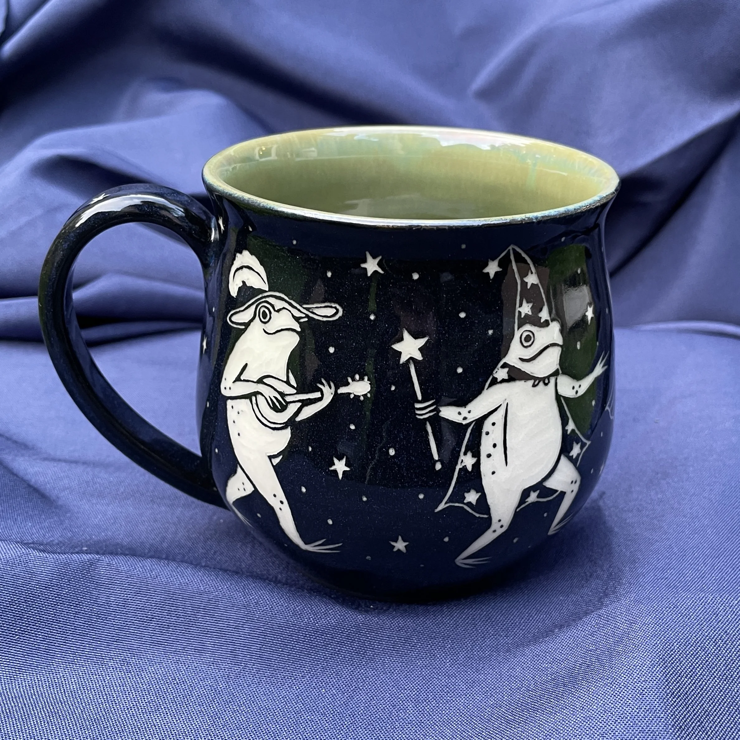 mug medieval frogs B 5.jpg