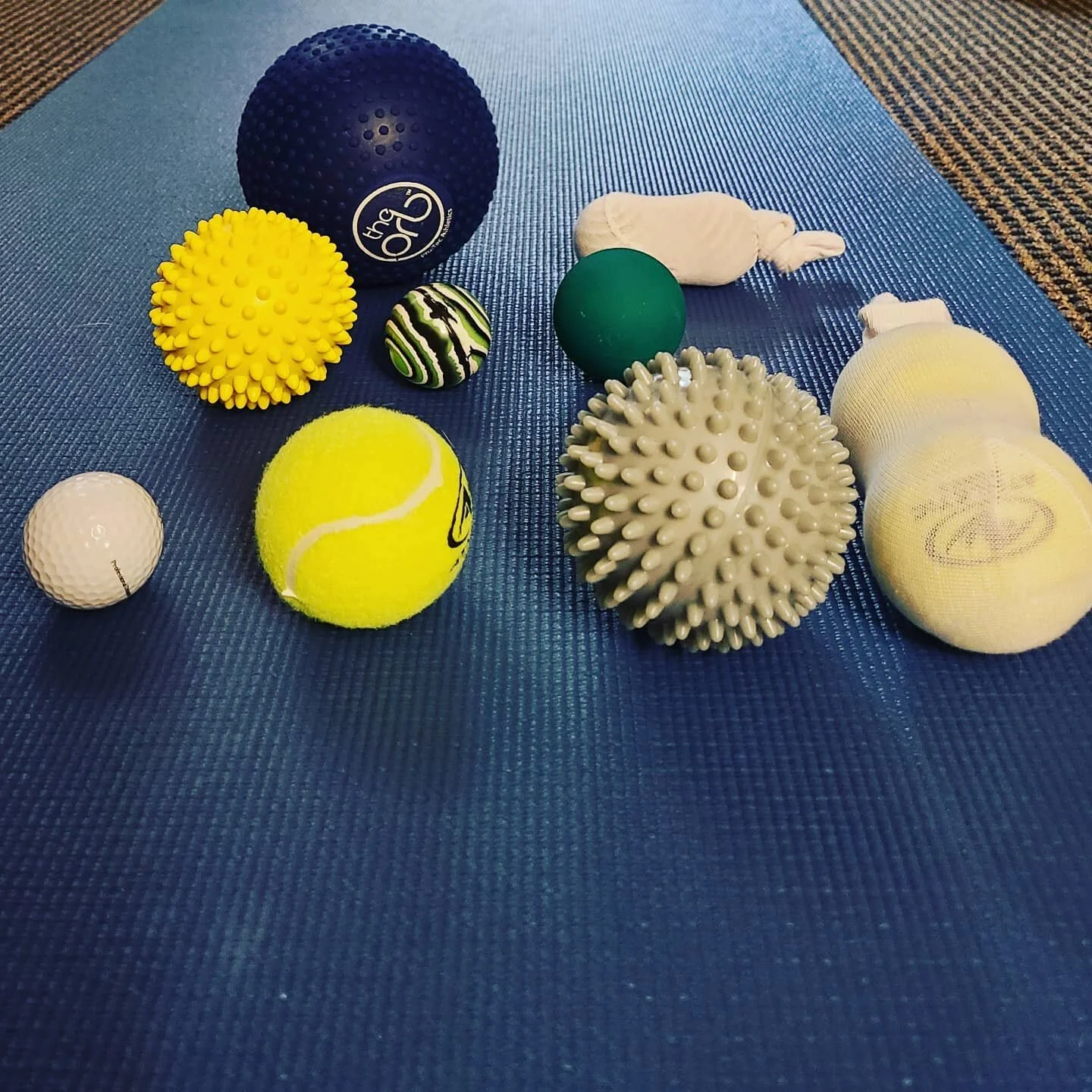 I've got balls 😆 big ones, small ones, hard ones and soft ones.

#selfcare #coloradomassagetherapists 
#massagetherapist
#rollout