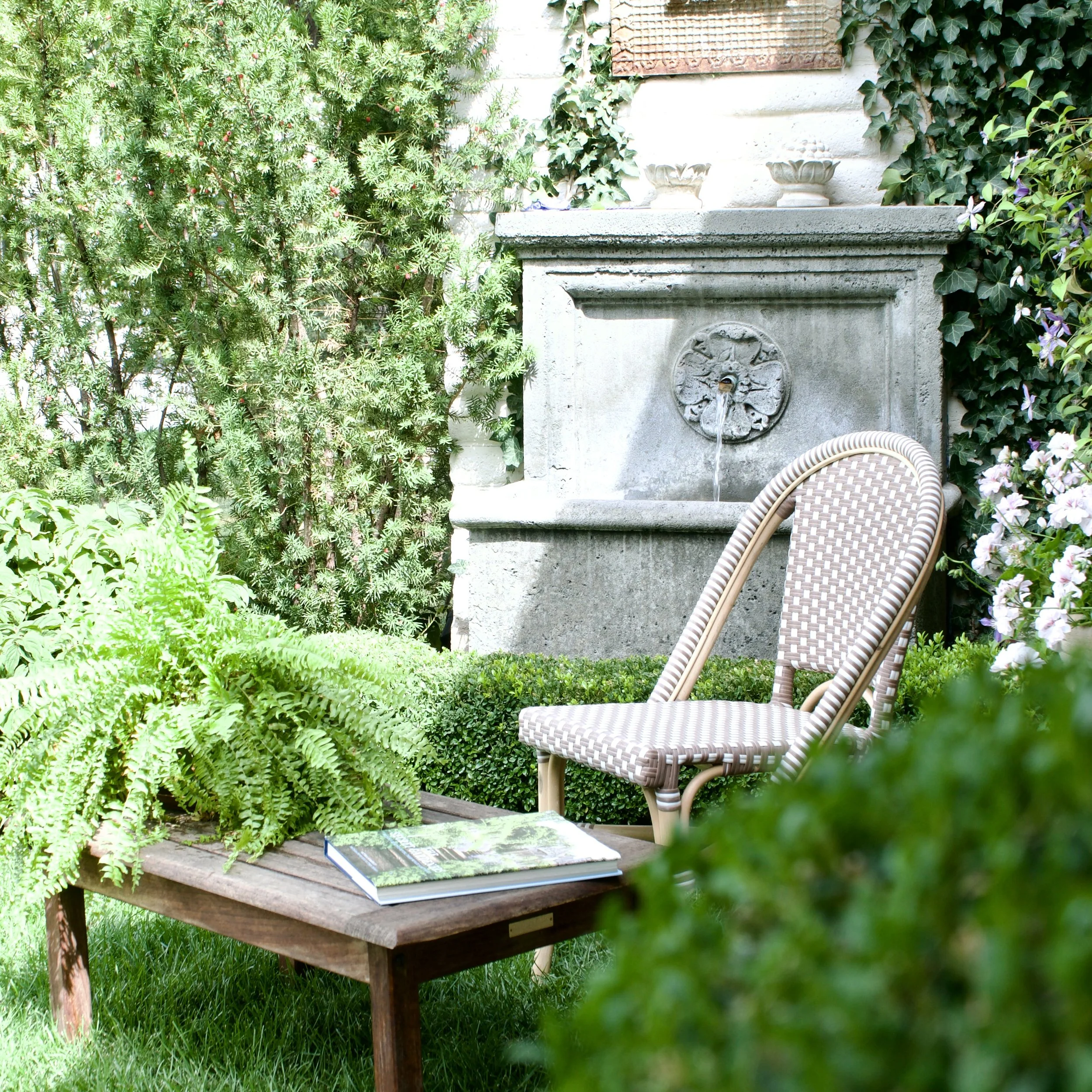 Garden Accents: Ornaments and Structures to Elevate Your Outdoor Space