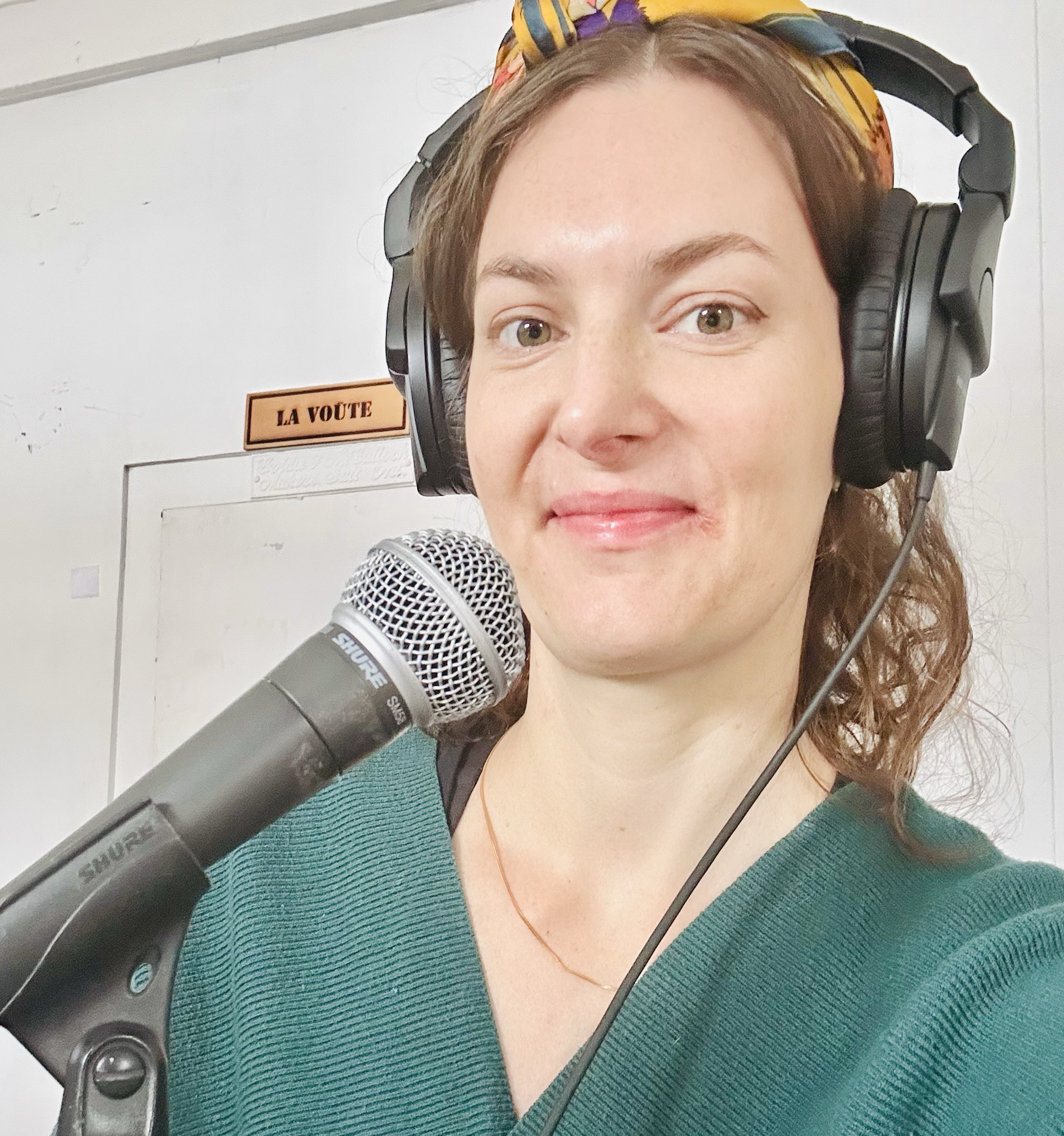  Automne 2025 : J'ai eu le plaisir de collaborer avec la Sutton School of Art et la radio communautaire CIDI 99.1 FM pour créer un podcast et une émission de radio ! Quelle incroyable aventure que de rencontrer autant de personnes créatives et dévoué