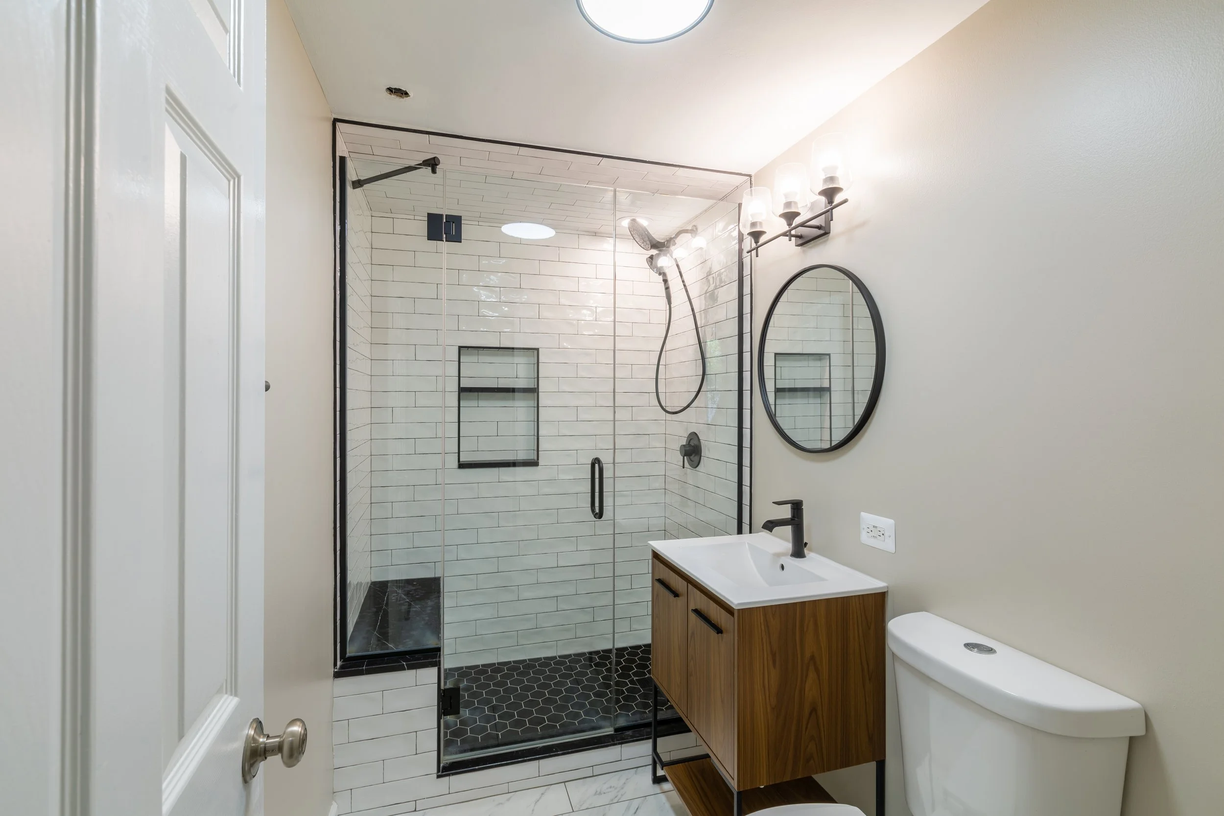 PROF bath1_J24_9350-HDR.jpg