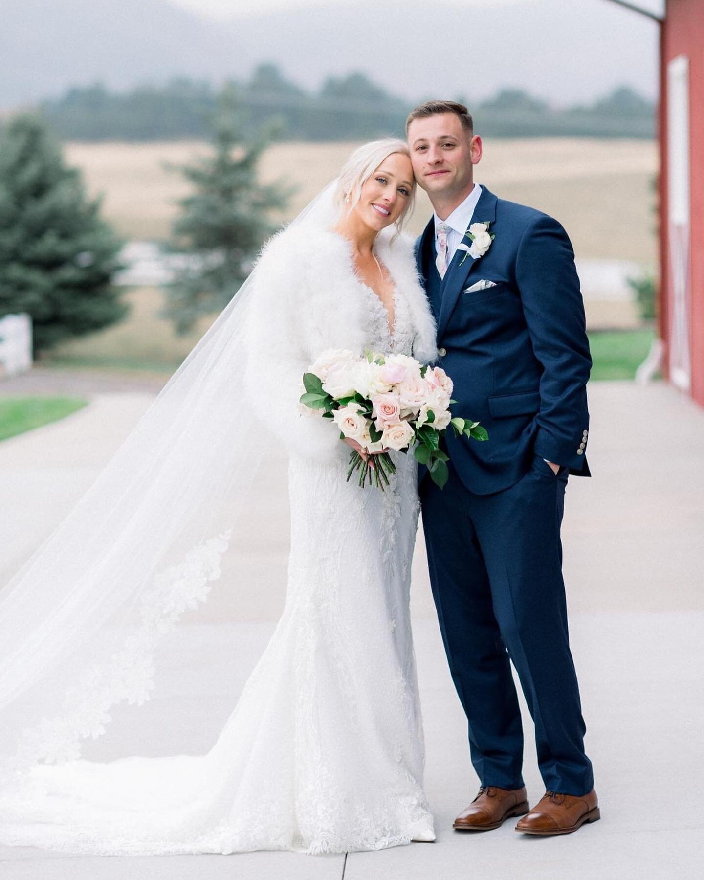 Kendall &amp; Ryan
Venue:  Crooked Willow Farms
Photos: Allison Easterling Photography
Planner:  Brandi with Cheers Events