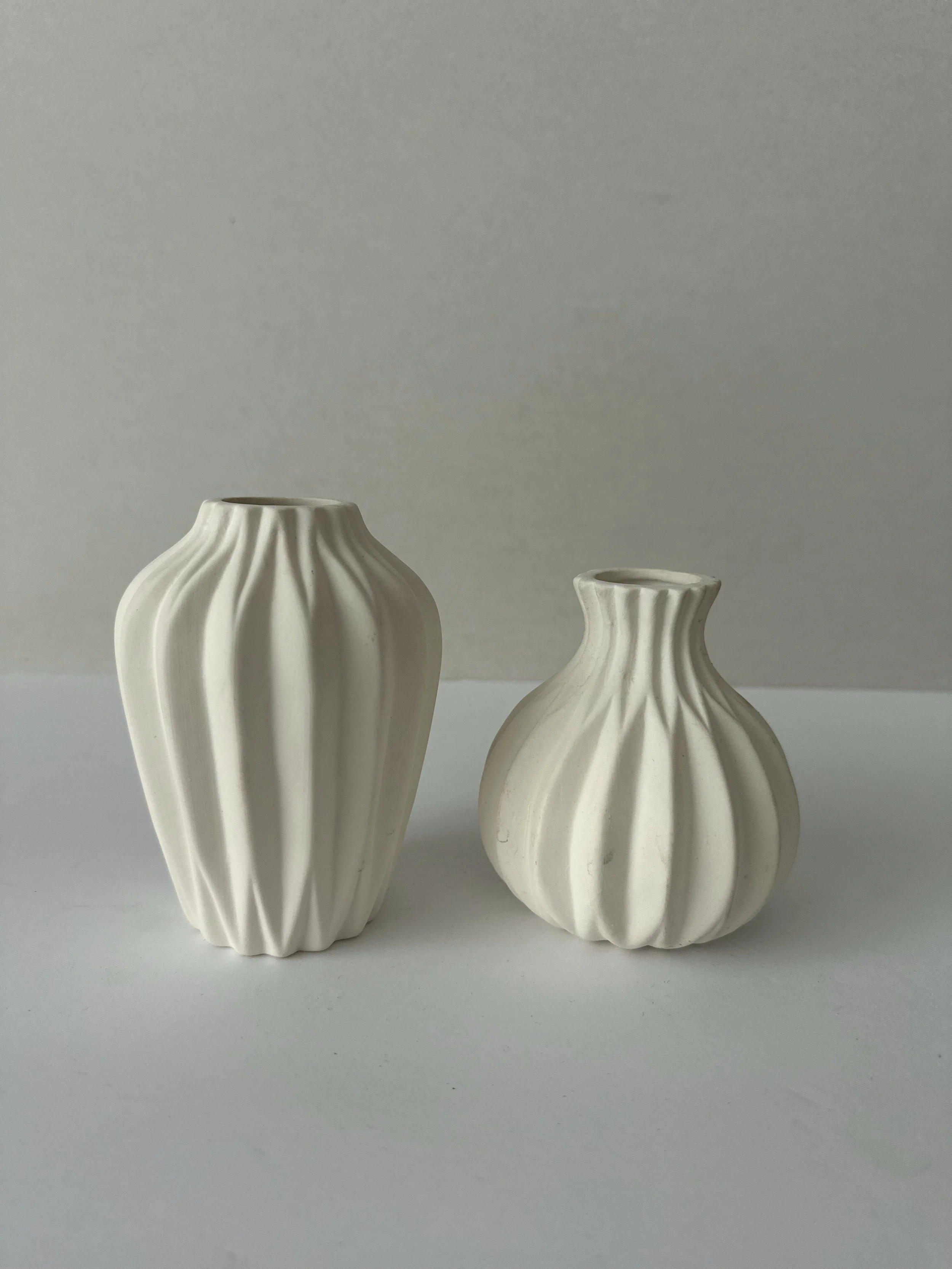 white ivory ribbed bud vase -20240201002742.jpeg