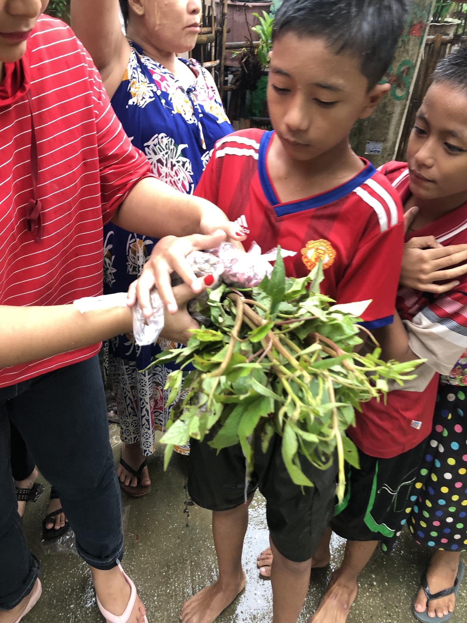 fresh+food+supplies+distributed+to+children+and+vulnerable+groups+magwe.jpg