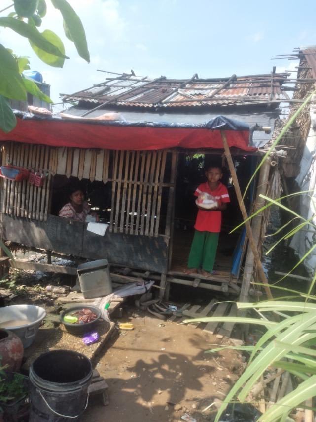 rural+outskirts+community+received+supplies.jpg