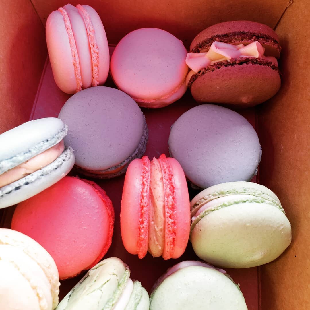 Macarons to go for a summer wedding