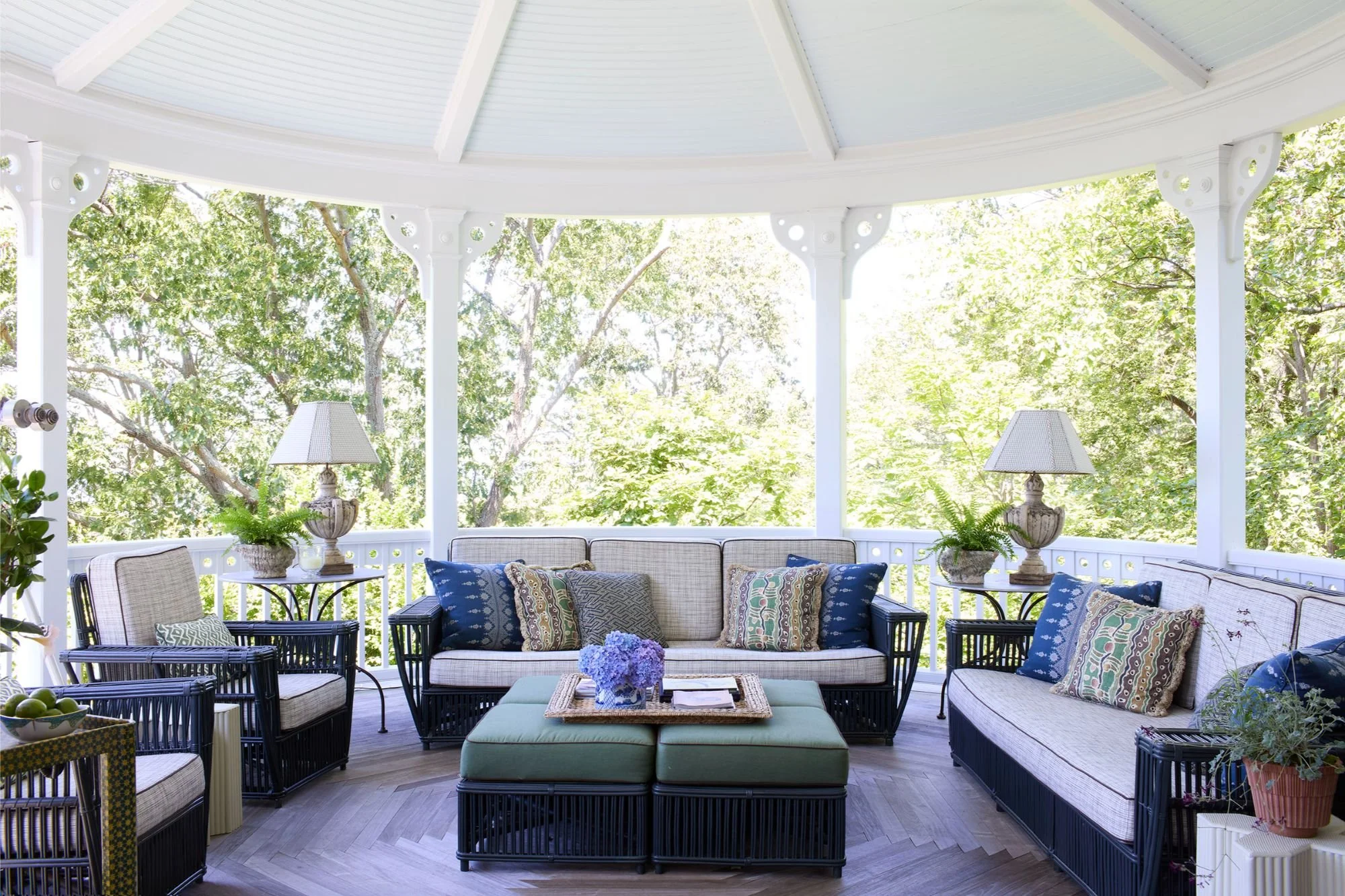 Porch 1.jpg
