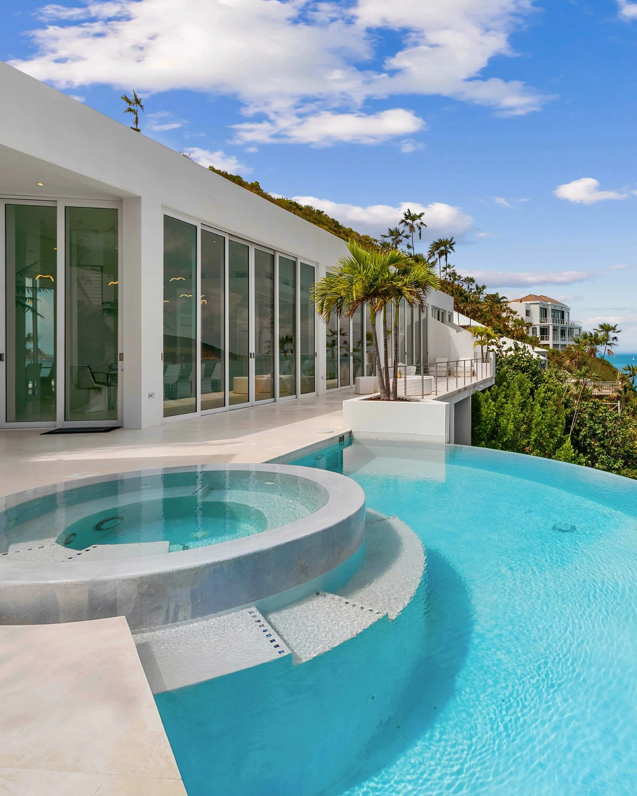 Capturing the vibe of magazine-worthy luxury villas in the USVI are a specialty of MBVI. DM us for a custom quote 📸