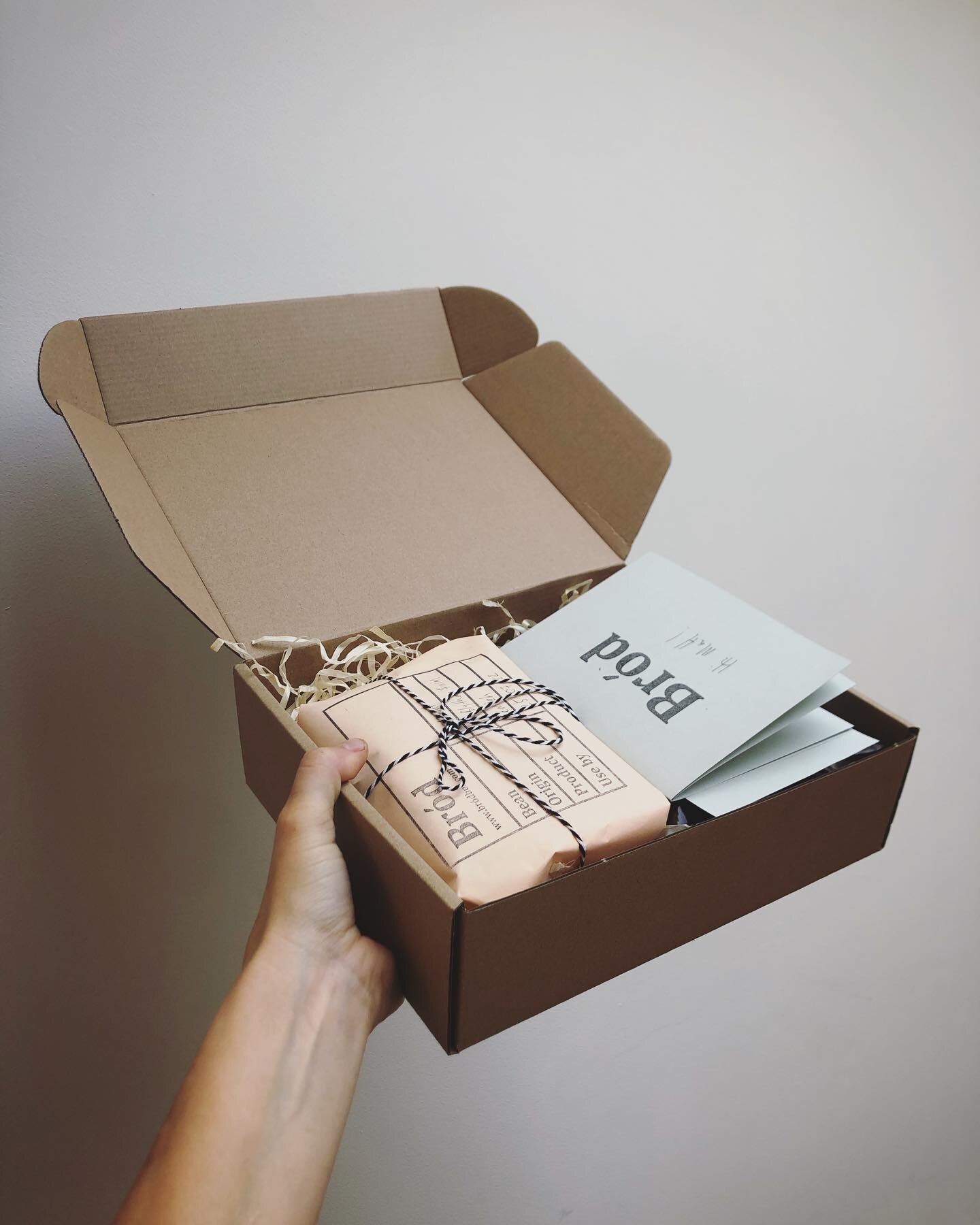 Our first ever summer drop shipped this morning! 🌱💥🙌🏼

Summer 22 is a Koji cured oat tempeh B&aacute;nh Mi with a green walnut pickle, Cobnut p&acirc;t&eacute; and smoked wild white Oyster mushroom marinade 🤤

Check out our stories for a sneaky 