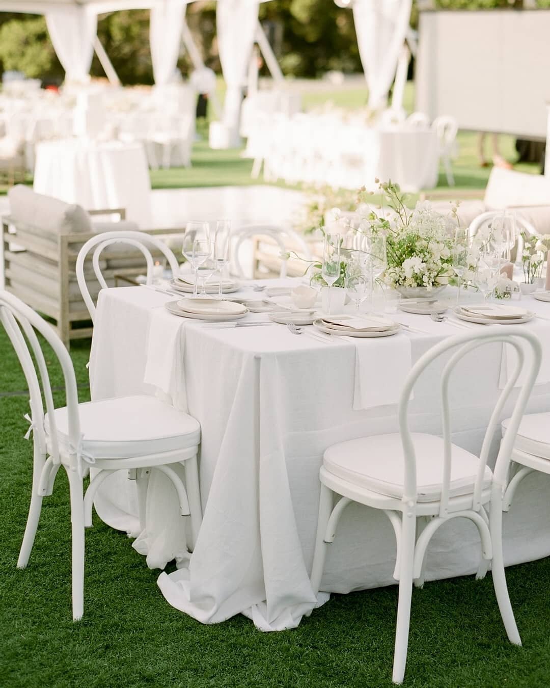 This chic, white reception was one for the books!&nbsp;🤍 &nbsp;&nbsp;
​#theartofrentals #premierepartyrents || Photography: @heatherwaraksa | Event Design: @sarahparkevents | Coordination: @belladestinee | Floral Design: @poppydesignco | Stationary: