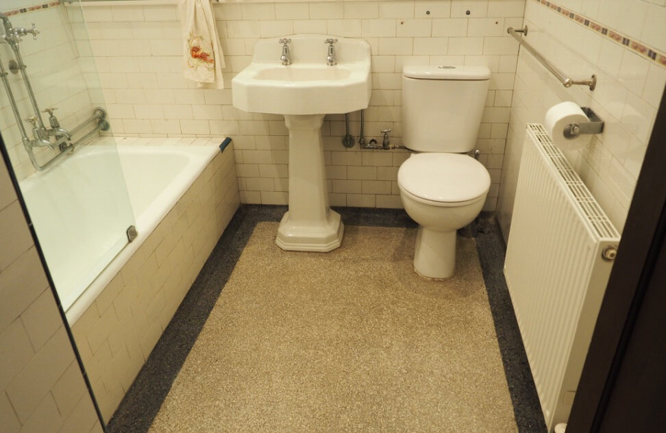 The main bathroom before the upgrade. Note the existing floor, bath and basin have been retained.