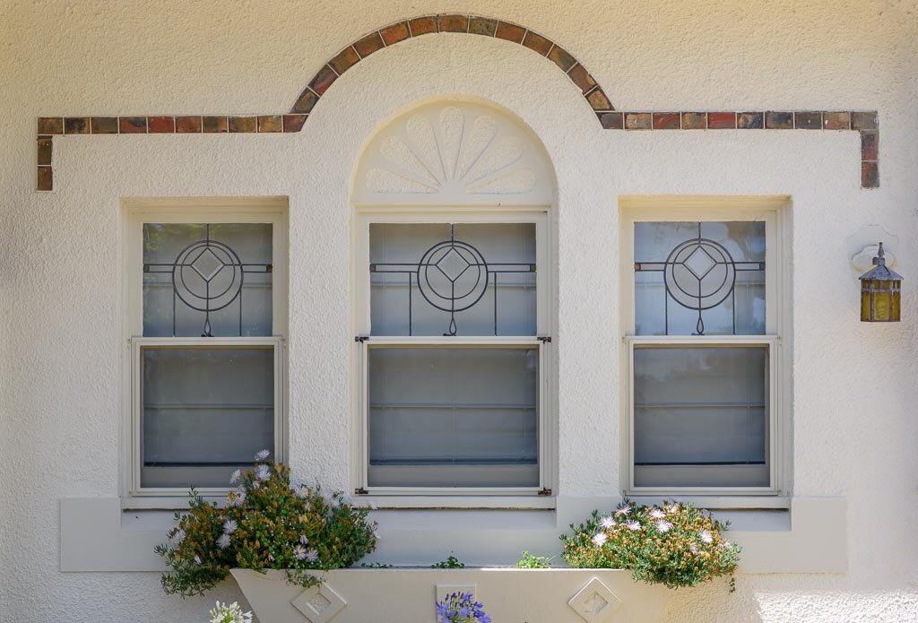 Masonry stringline, blind arch with fanlight detail and original leadlight windows. Image: VSTYLE
