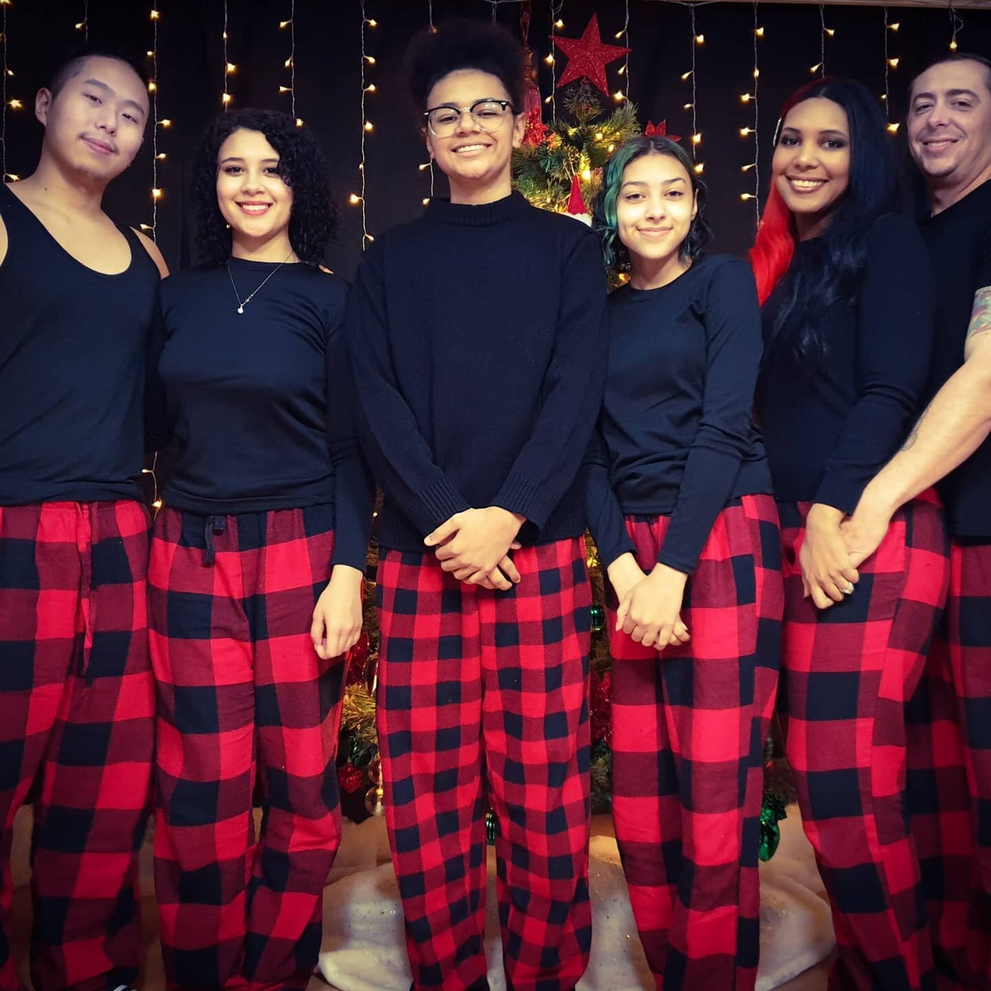 Merry Christmas 🎅 🎄 
메리크리스마스 
.
.
.
.
.
.

#christmas #christmastree #family #holiday #2020 #크리스마스 #southkorea