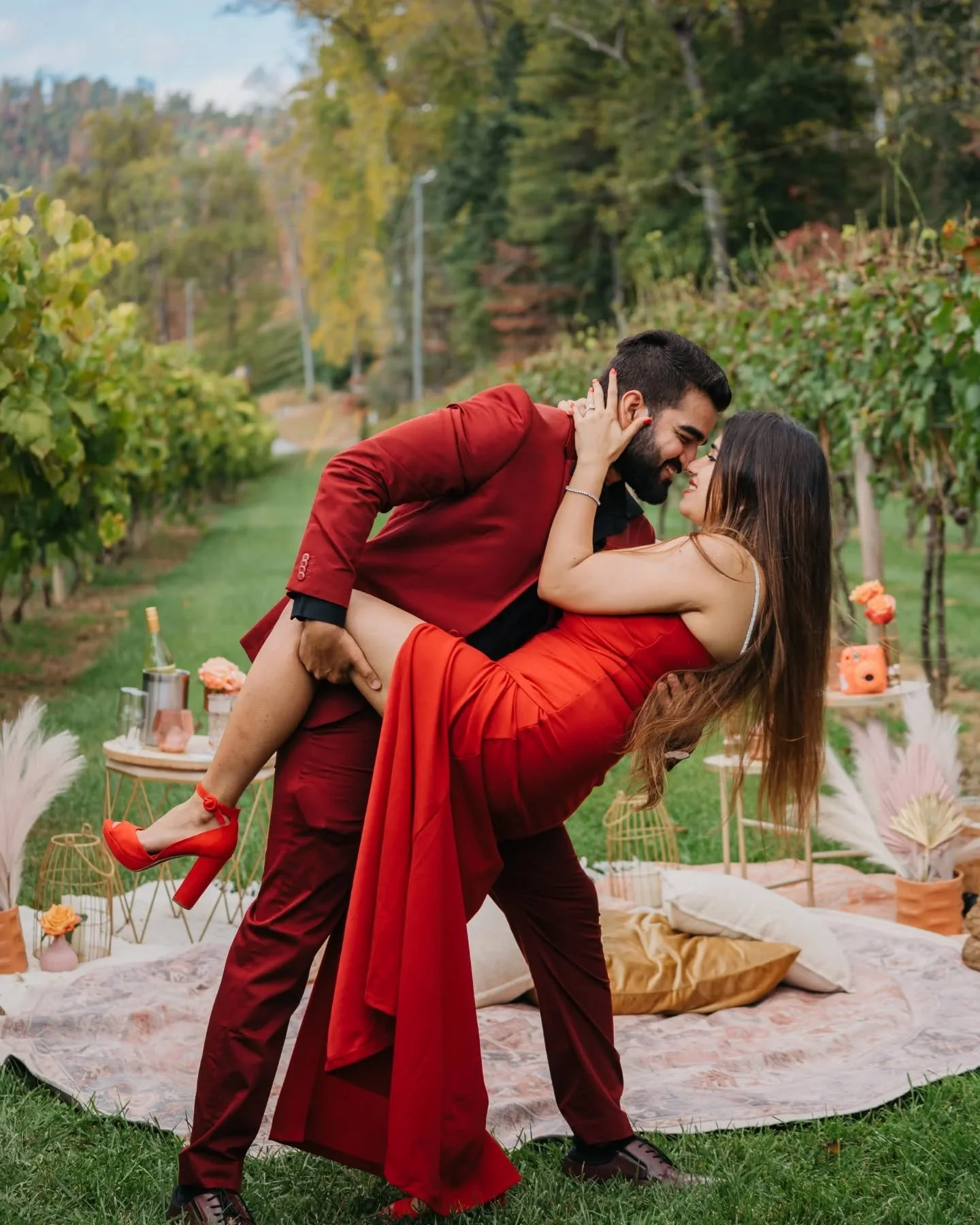 💃🏻 This fabulous couple live rent free in the picnic archives of my brain 🔥

Photos by @mainstphotography

#winery #vineyard #proposal #engagement #shesaidyes💍 #picnic #asheville