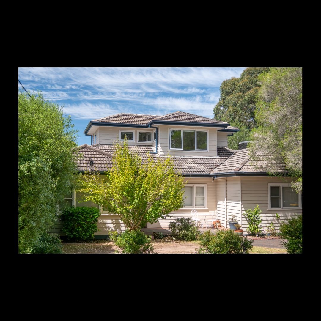 Freshly finished as if it has always been there.
We design to suit the clients needs and integrate into the neighbourhood.
Swipe right for before----&gt;

#architectdesignedhomes #luxuryhomes #archdaily #architectureaustralia #architecturelovers #arc