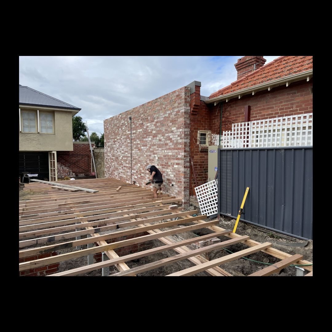 We do site visits!! As part of our complete architects package, we are on site to undertake meetings through to hand over. We are on site to ensure the project runs smoothly and that we meet client expectations

Builder: @kostasconstructions 

#archi