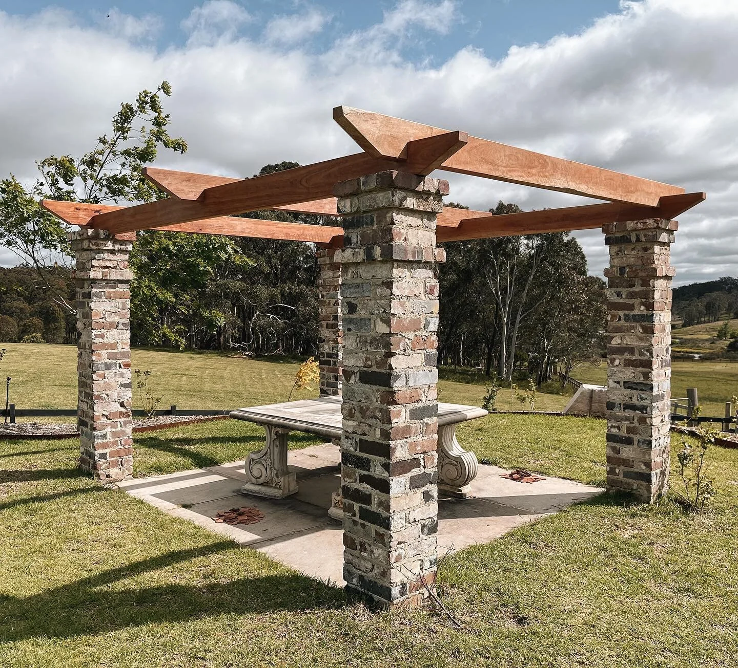 Rough sawn Ironbark adding the final touches to the recycled brick 

#ironbark #carpentry #landscaping #southernhighlands #penrose