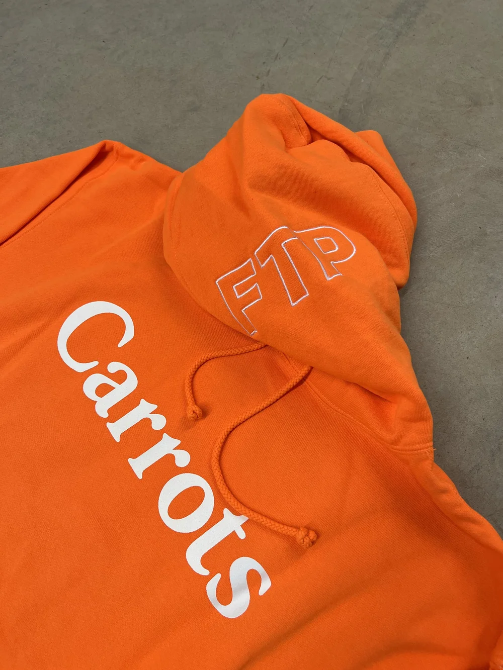 FTP x Carrots Logo Pullover Hoodie - L — Plus 1