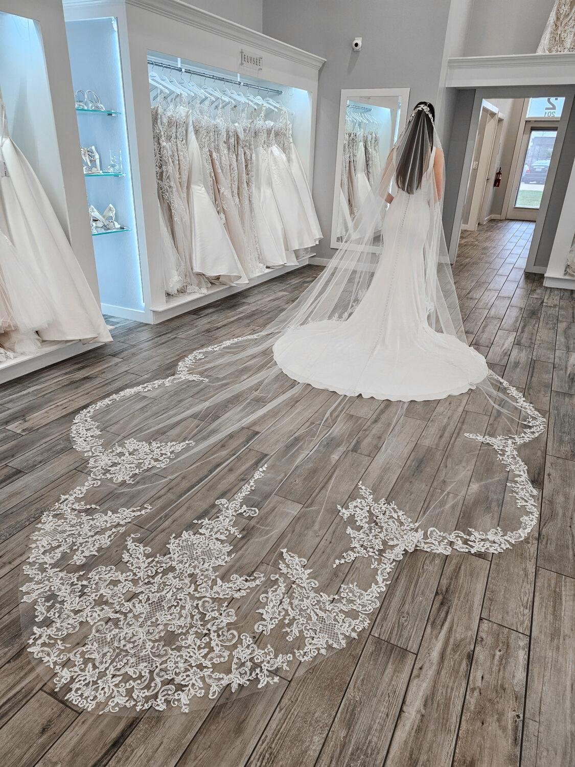 Bridal Accessories Guide: How to Choose the Best Veil, Jewelry, Belt, and Finishing Touches for Your Houston Wedding