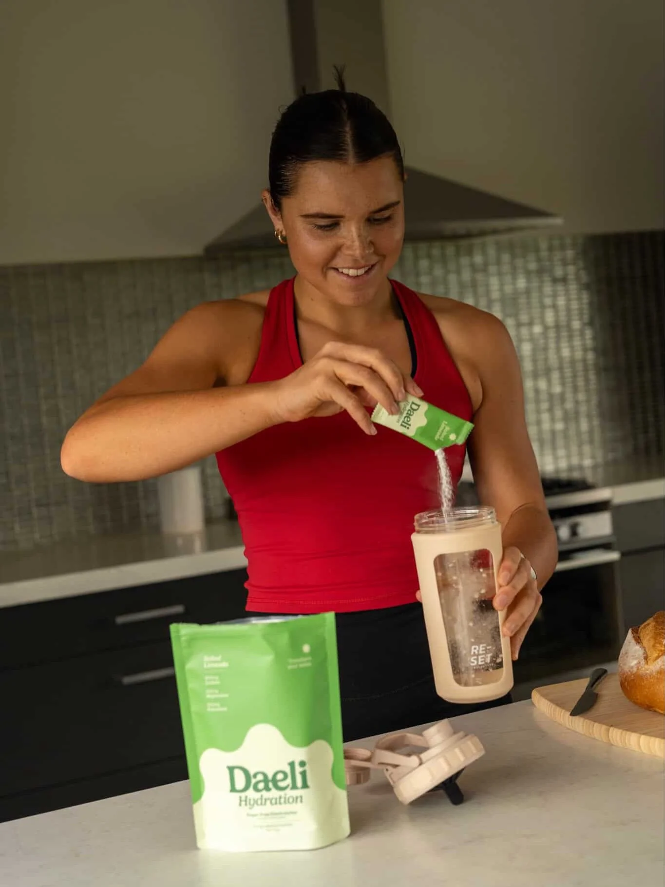 @drinkdaeli in a @resetcollective_ glass shaker with ice. Always a good idea. 

✨ @fitbycarlia