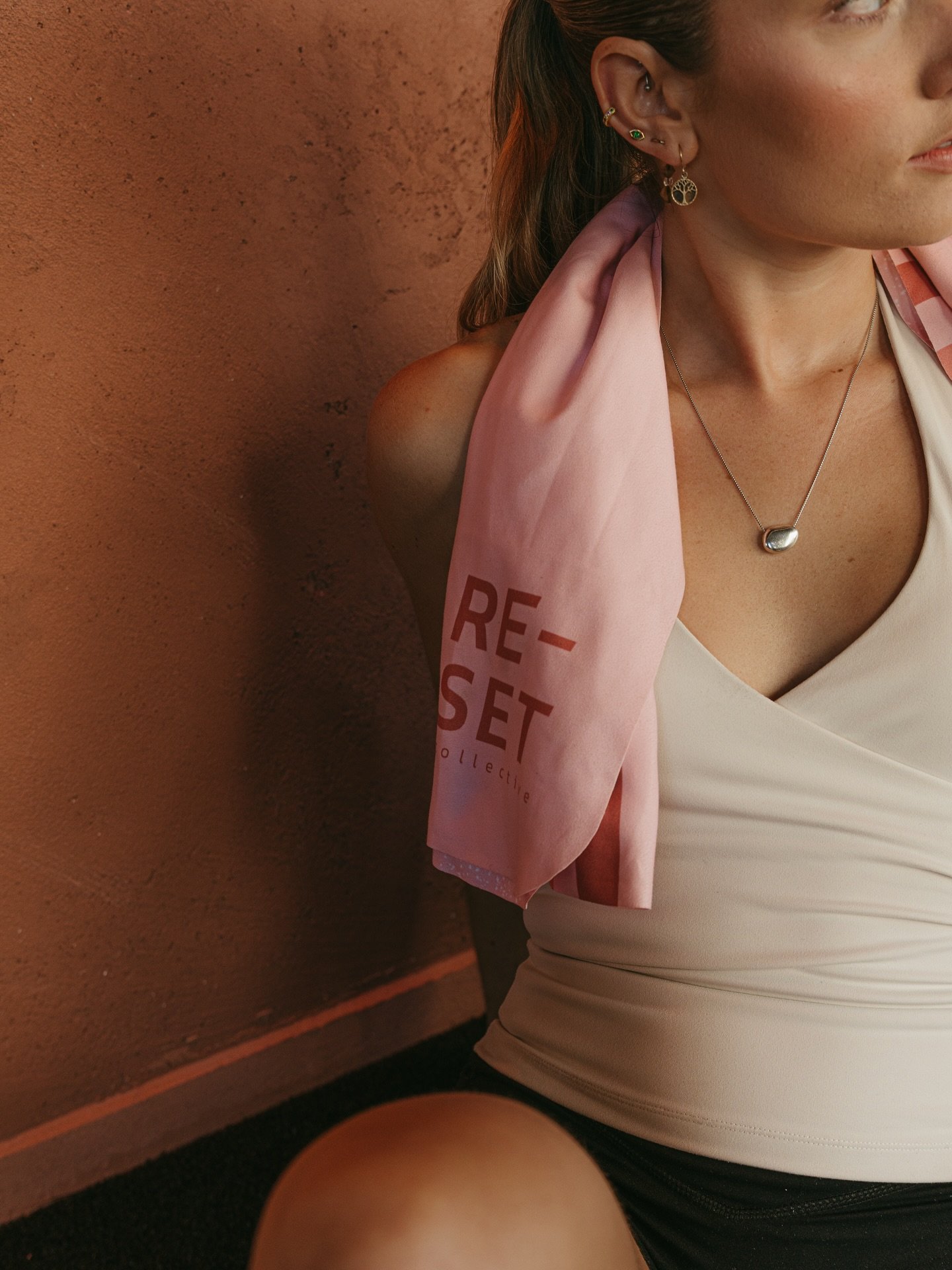 It&rsquo;s something we all forget.
Always using the oldest one we have.
Tough on skin, tough on looks.

Time to RE-FRESH. 
To something soft, suede, lightweight, chic.
A towel you&rsquo;ll remember to take.

A towel people will judge you for, in a g