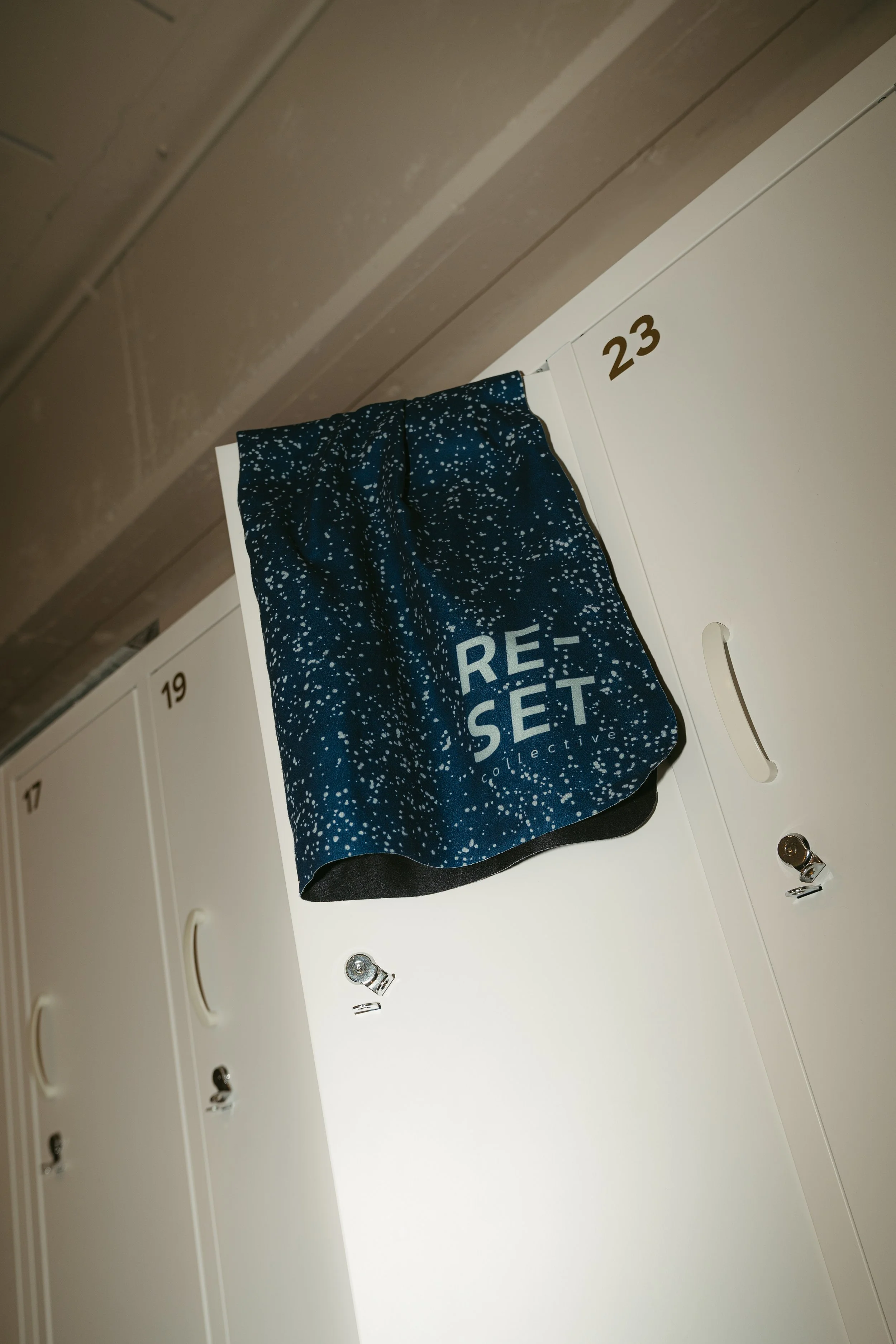 RE-FRESH SOFT SUEDE SWEAT TOWEL - BLUE