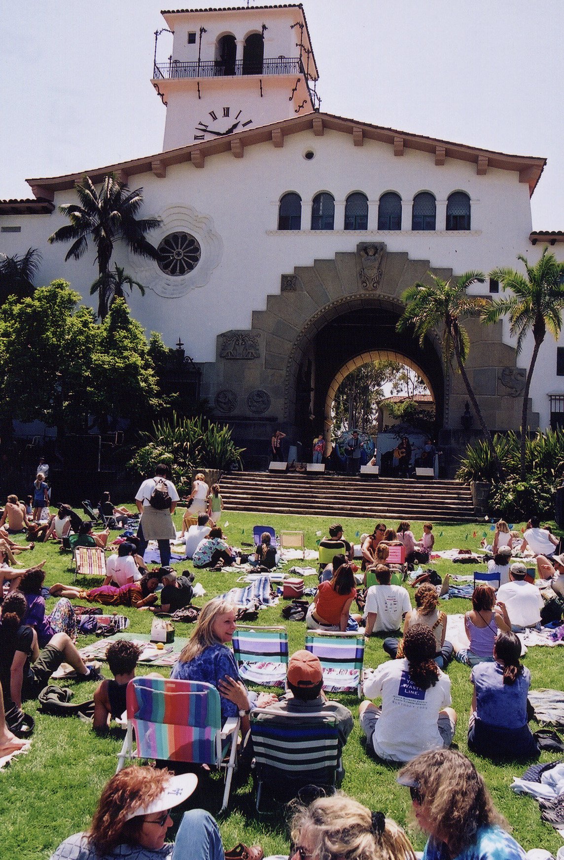  Crowds in front of the Santa Barbara Courthouse 