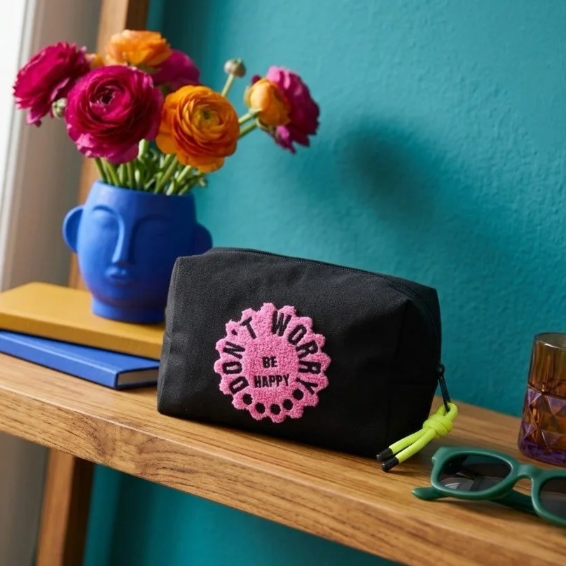 The pouch. Don&rsquo;t worry, be HAPPY. 😀 #iamthetoybin #carryingJOY