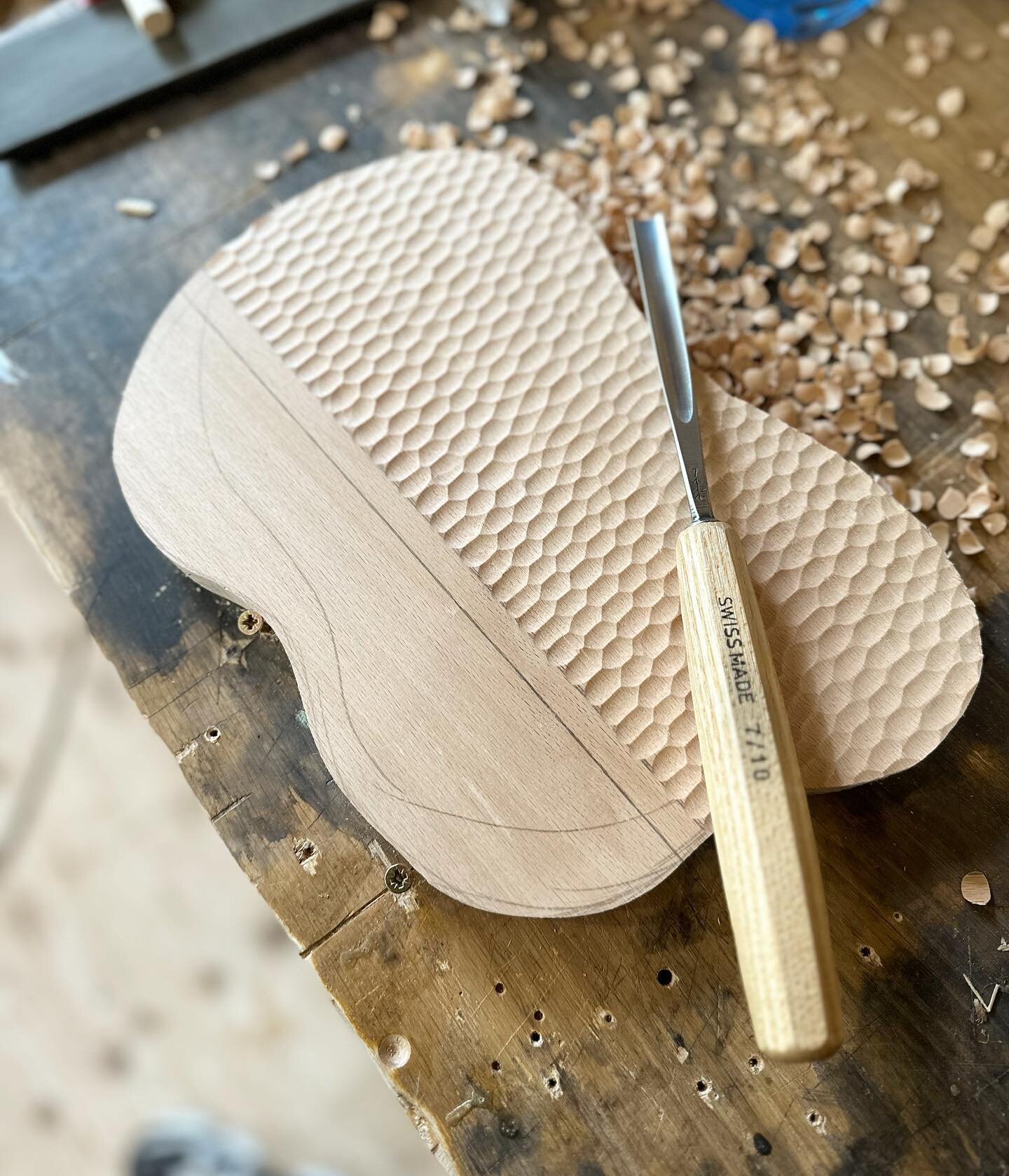 Handcarving some platters and trays. These will be available for purchase at our run of Christmas markets starting next month. Can't believe how quickly this year has flown by!!
.
.

#woodworking #handmadeUK #britishmade #sustainabledesign&nbsp; #woo