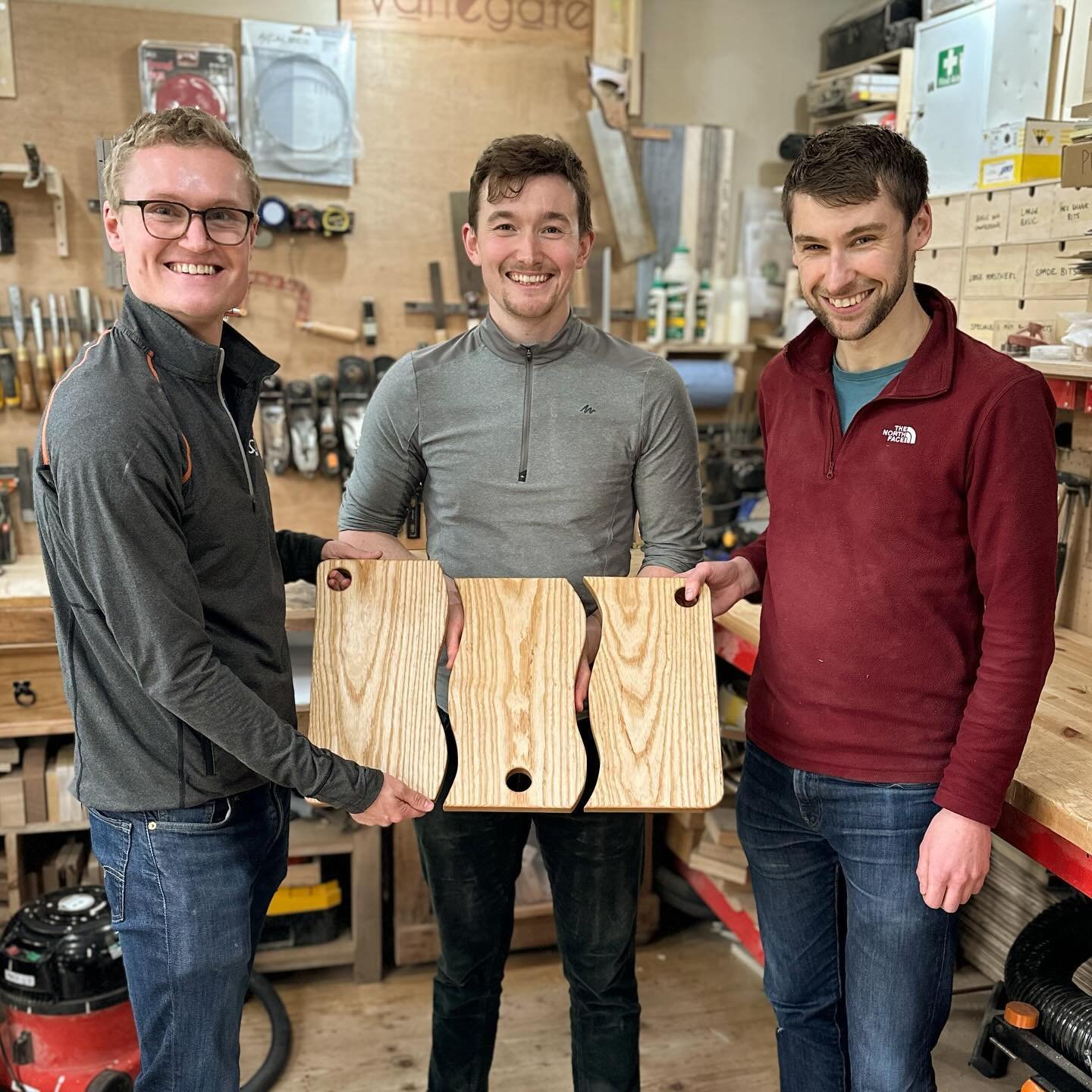 These lovely lads made a set of interlocking ash charcuterie boards at our board making class. Such a fun idea! I asked them if they're roommates and they said 'No. I guess we'll have to see each other more often now'. 😂 I hope they do or their boar