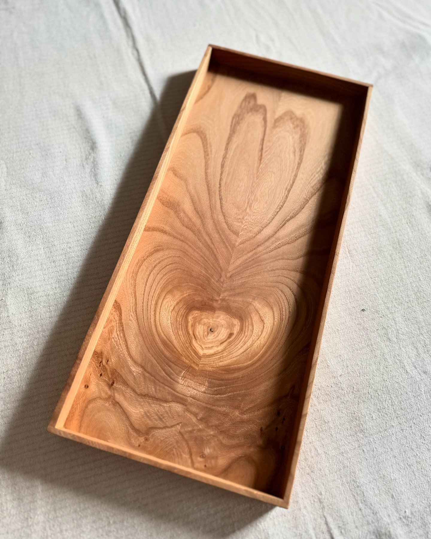 Bookmatched Elm tray with this super psychedelic knot. Loving making trays at the moment!