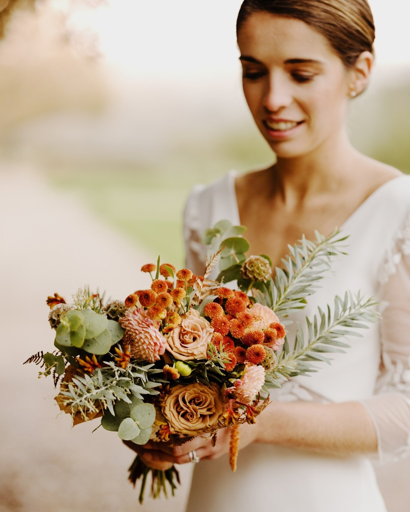 Que j'aime recevoir vos photos ! Merci &agrave; Mathilde &amp; Jules pour le partage de ce clich&eacute; !

Mathilde &amp; Jules se sont mari&eacute;s au @domaine_de_la_corbe_officiel en octobre dernier. Un mariage sous le signe de l'automne. Des tei