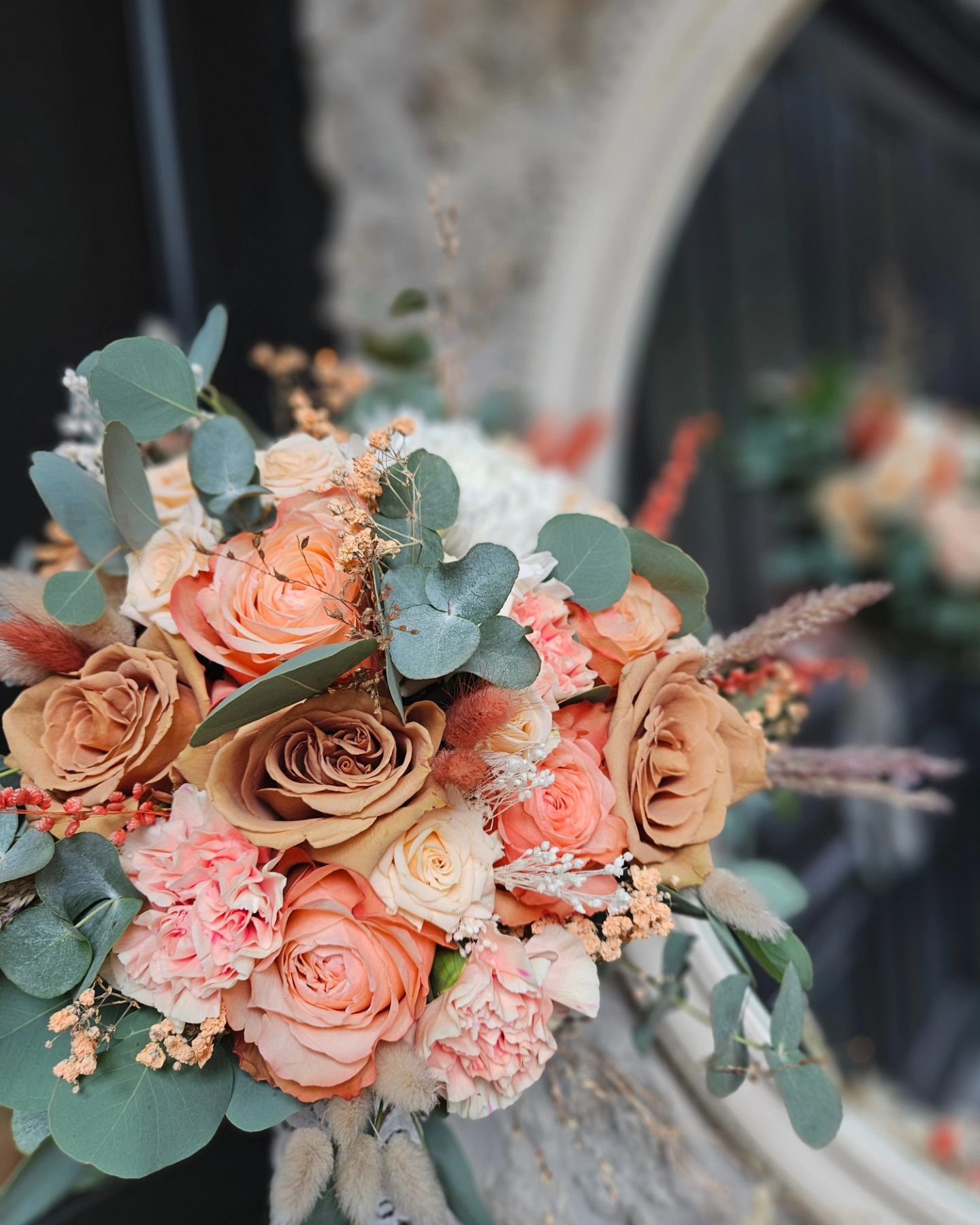 Le bouquet de Caroline, mari&eacute;e d'hier, vous a bien plu en story, alors je le remets par ici. 🤍🤍🤍

Je vous souhaite un doux dimanche.

Sophie 

#mariage2025
#weddingday 
#bridalflowers
#terracotta 
#rose 
#bouquet
#semarierenvendee