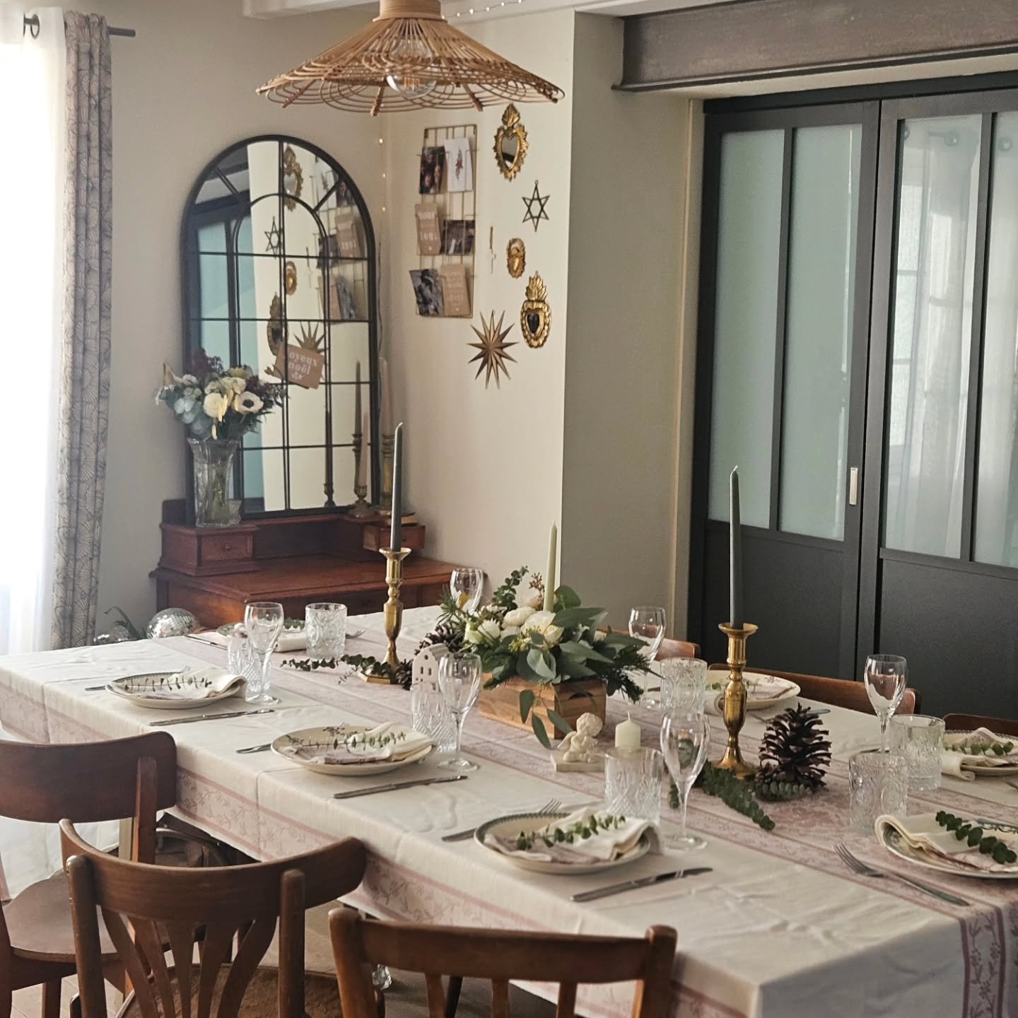 J'esp&egrave;re que vous avez pass&eacute; un doux No&euml;l ! 🙏🙏🙏

3&egrave;me round pour nous aujourd'hui et c'est nous qui recevons. L'occasion pour moi de dresser une jolie table de f&ecirc;te pour recevoir ma famille. 🫶

Je vais prendre quel