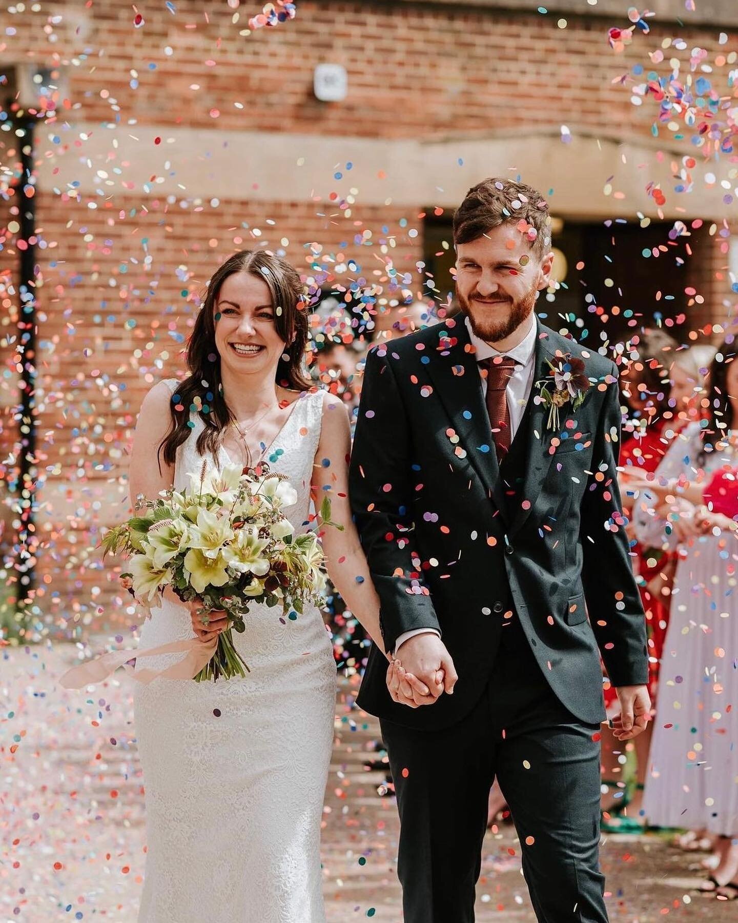 I absolutely love seeing the photographs of weddings I&rsquo;ve flowered 🥰 These latest few are of beautiful @clare_arms by the very clever @mfarrisphoto 📸