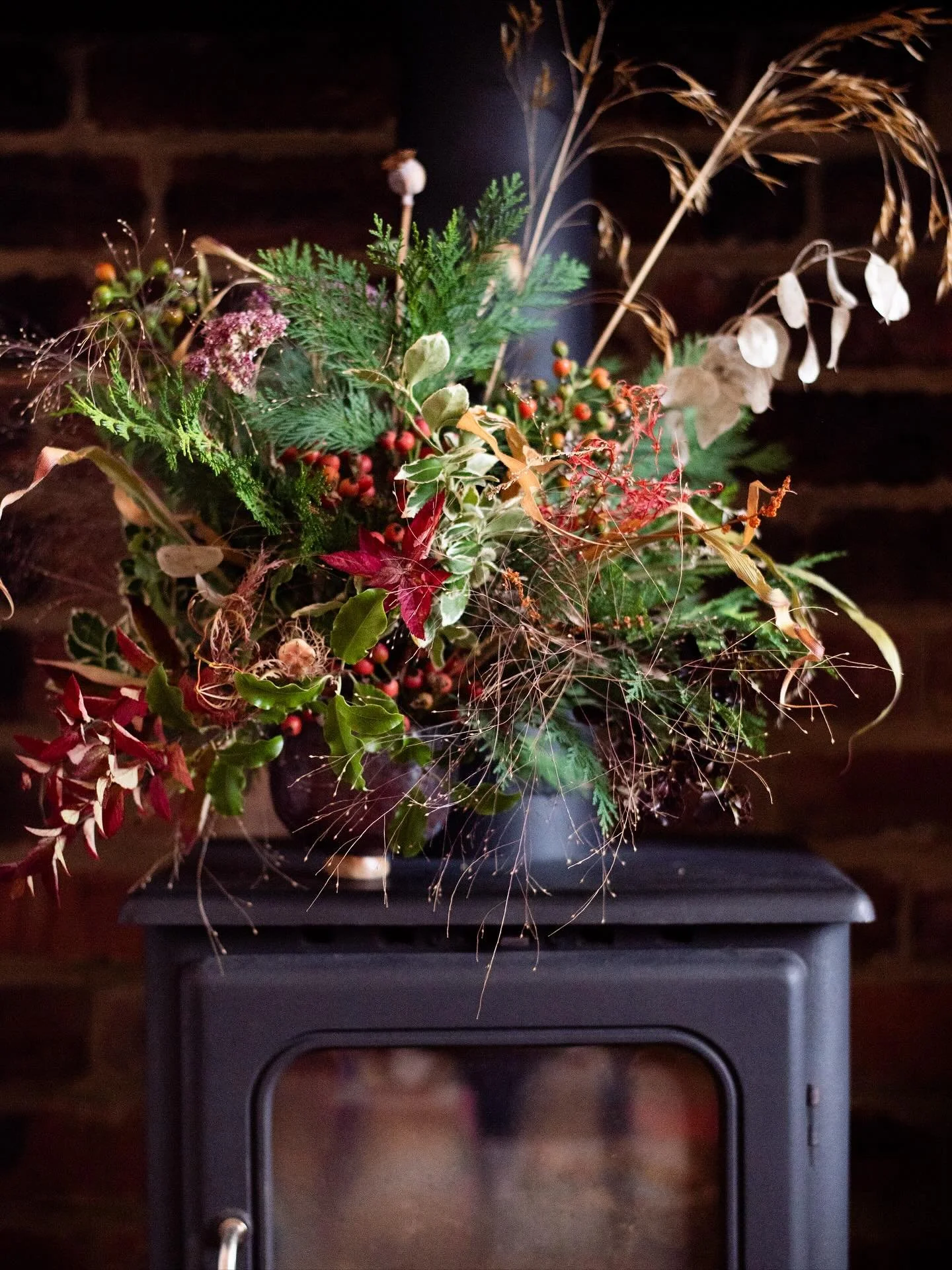 It&rsquo;s nearly time for another beauuuutiful workshop at @stocked.horsforth ! Right in the heart of festive cheer times (Sunday 14th December to be precise!) I&rsquo;ll be putting on a spread of lush local foliage and dried flowers and teaching yo