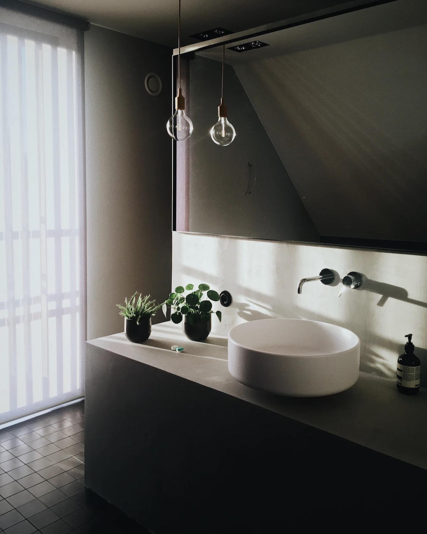 monochrome bathroom inspiration 🖤
.
#bathroomdesign #bathroomdecor #interiordesign #monochromehome #bathroominspo #moderndesign #modernhome