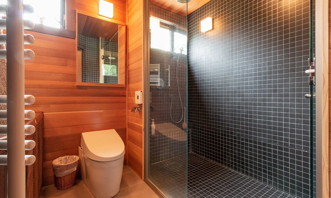 Bathroom 2.jpeg