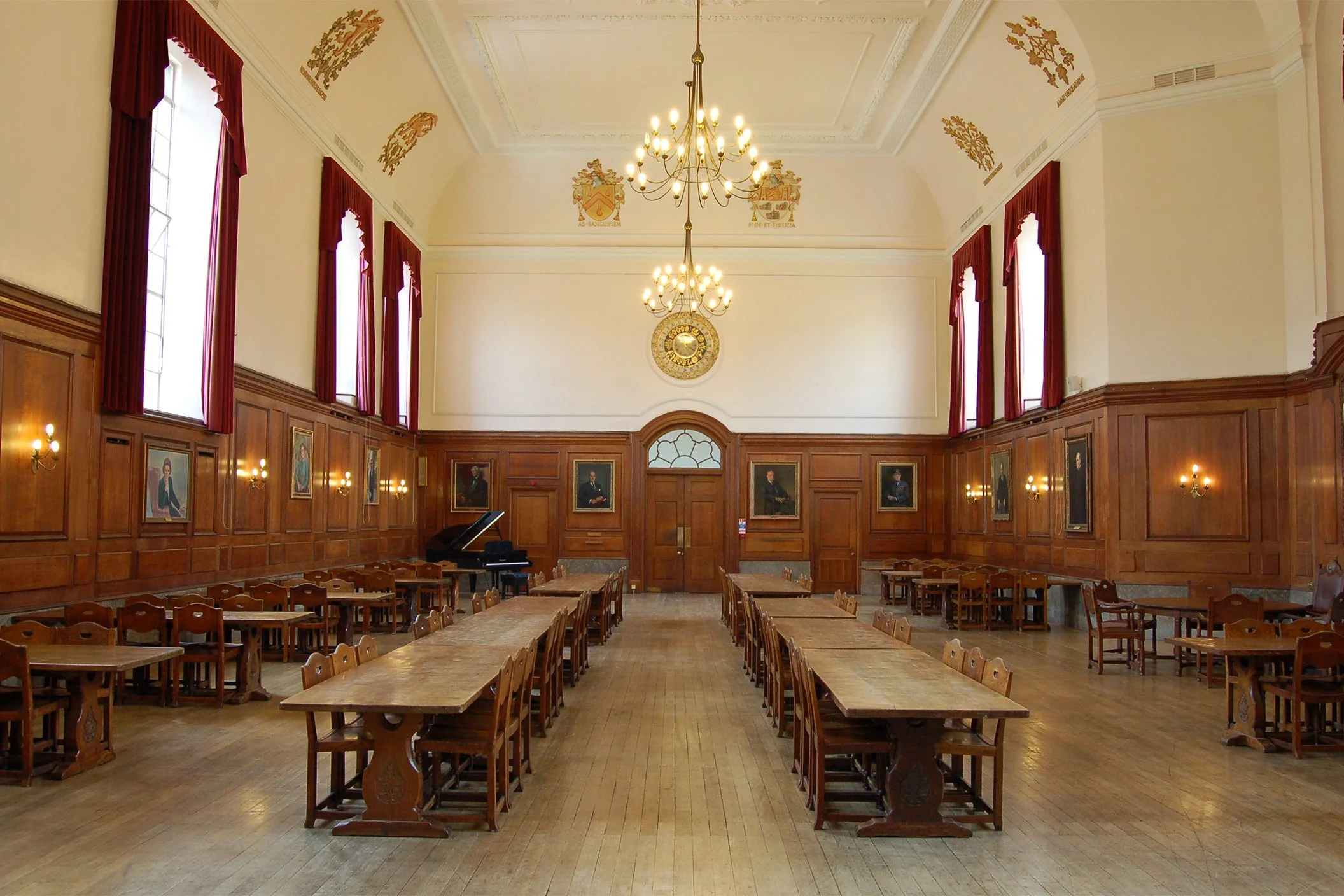 Goodenough-House_Audio-Visual_Additional-Services_Onsite-Facilities_Member-Dining-04.jpg