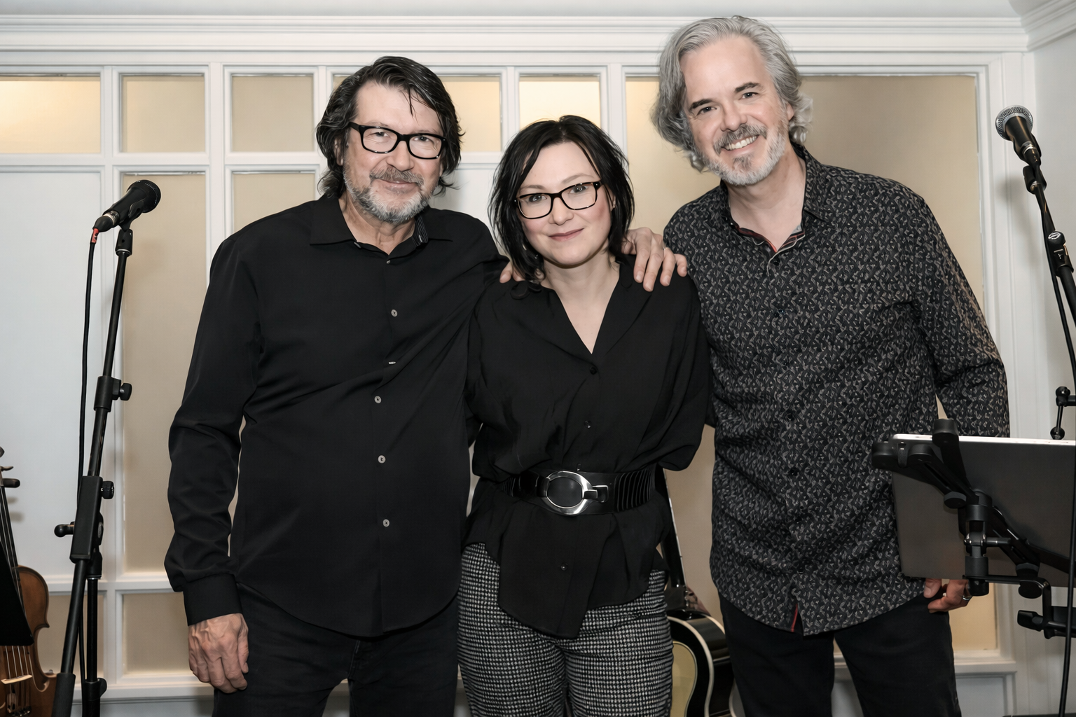 Véronique Turcotte, voix et violon, Pierre Côté, guitare,  Guy Boisvert, contrebasse et Yann Perreau
