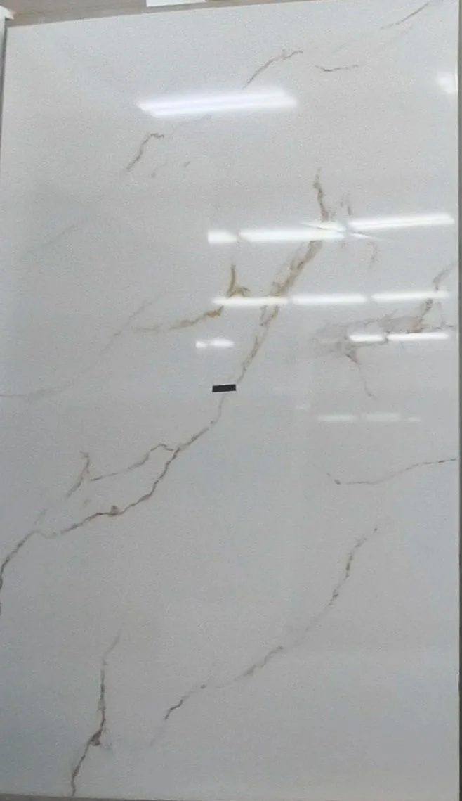 Calacatta Venato Quartz Shower Wall