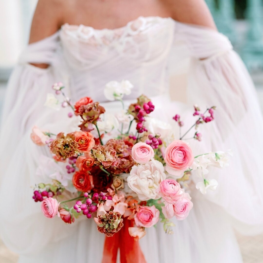 Bouquet dream 💕💕💕💕

Hosts: @trillefloral &amp; @winsome_floral
Photography: @lizandolinaphotography 
Assistant Photographer: @addyraephoto
Venue: @purslanetheboathouse
Planner: @wandereventdesign 
Ribbon: @nativeribbon_co
Gown: @galialahav
HMU: @