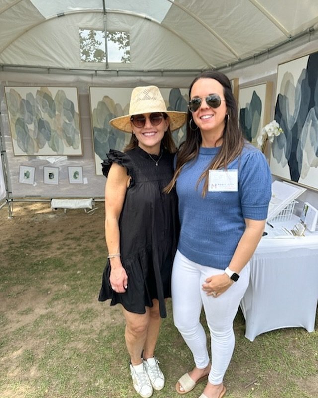 Highlight of my day&hellip;meeting this lovely lady and her daughter for the first time at The Magic City Art Connection! I met Alyssa through our @magnoliacreeklabradors IG page almost 2 years ago, back when it was just Nash&rsquo;s page. Truly a bl