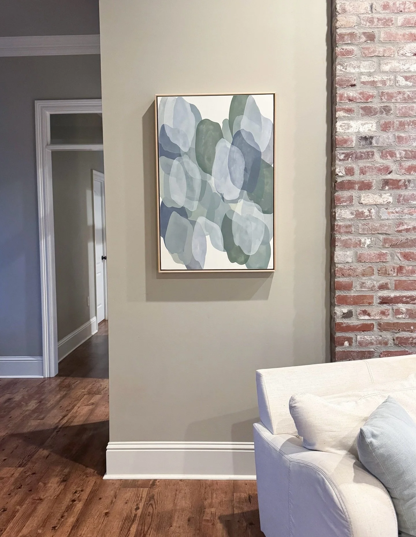 Christmas tree finally up (shocking I know 🥴), a new painting in its place AND a clean house! Figured today would be a great time to get the house together with the kids at school and the hubby at work! I can always get things done so much faster! T