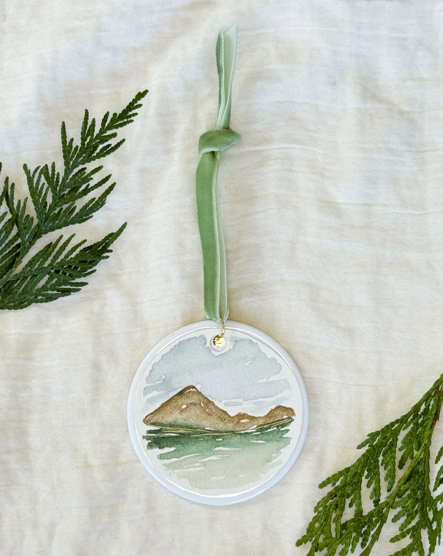 erin_speights_art_2025ornaments_12_front.jpg