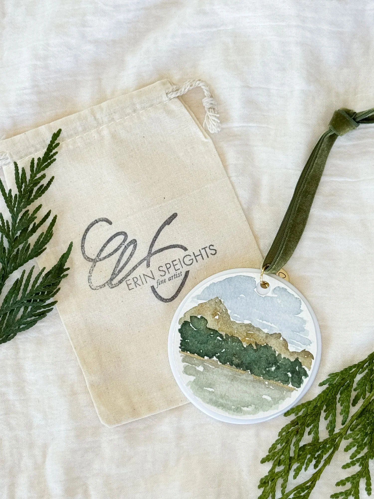 erin_speights_art_2025ornaments_11_bag.jpg