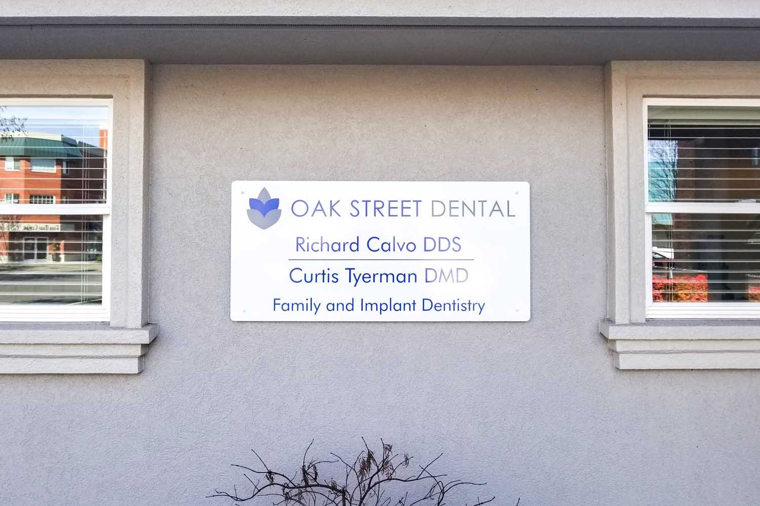Oak Street Dental Sign Example