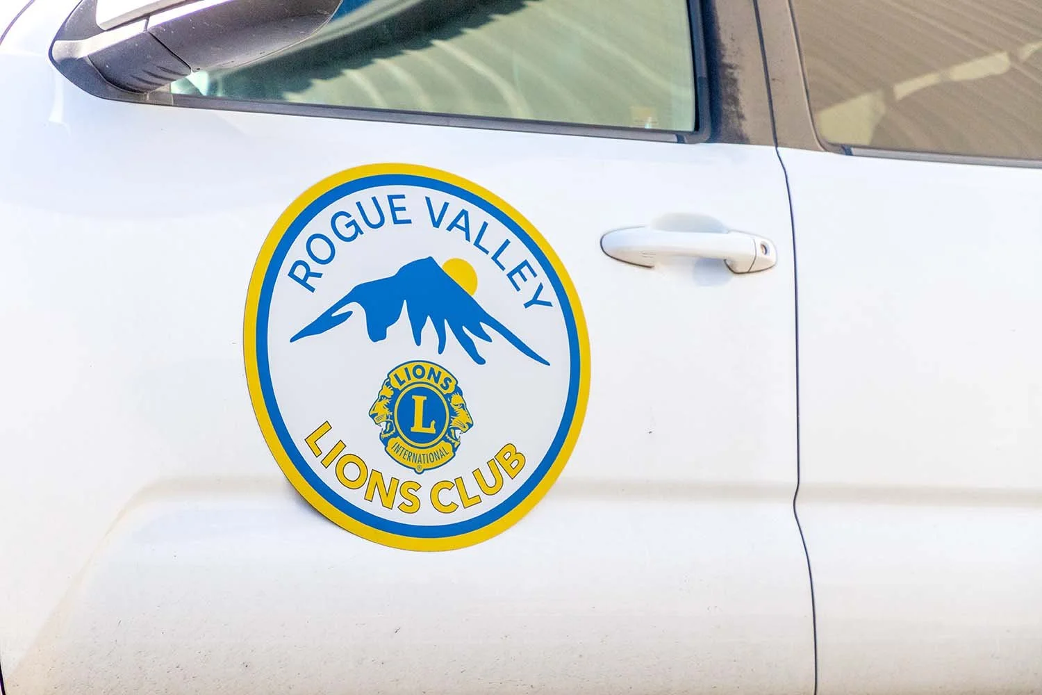 Circular Vehicle Magnet for the Rogue Valley Lions Club