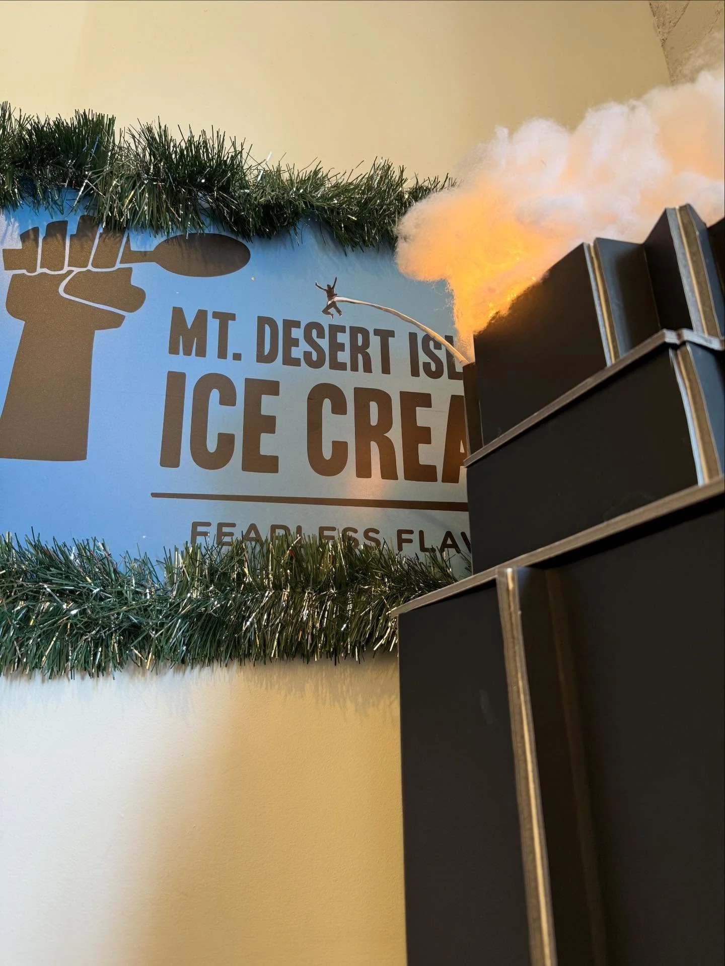 It&rsquo;s not too late to save Christmas! We have gift cards, beanies, tshirts, pints, and two cakes left. Come before 6 today! We will be closed tomorrow.

#icecream #christmas #washingtondc #lastminutegifts #diehard